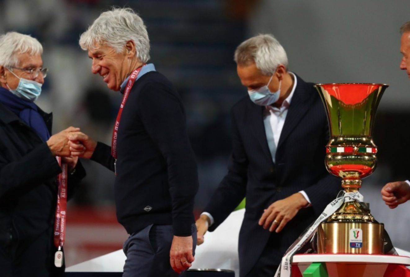 澳客官网入口-意甲赛场上一幕感人瞬间,球员情绪爆发