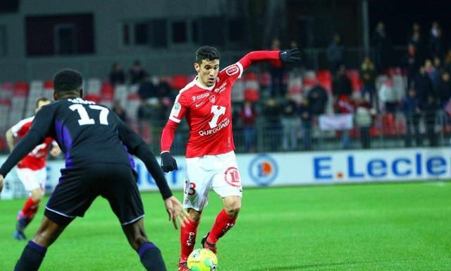 澳客app下载-关于亚眠欲在主场豪取三分,积分加倍的信息