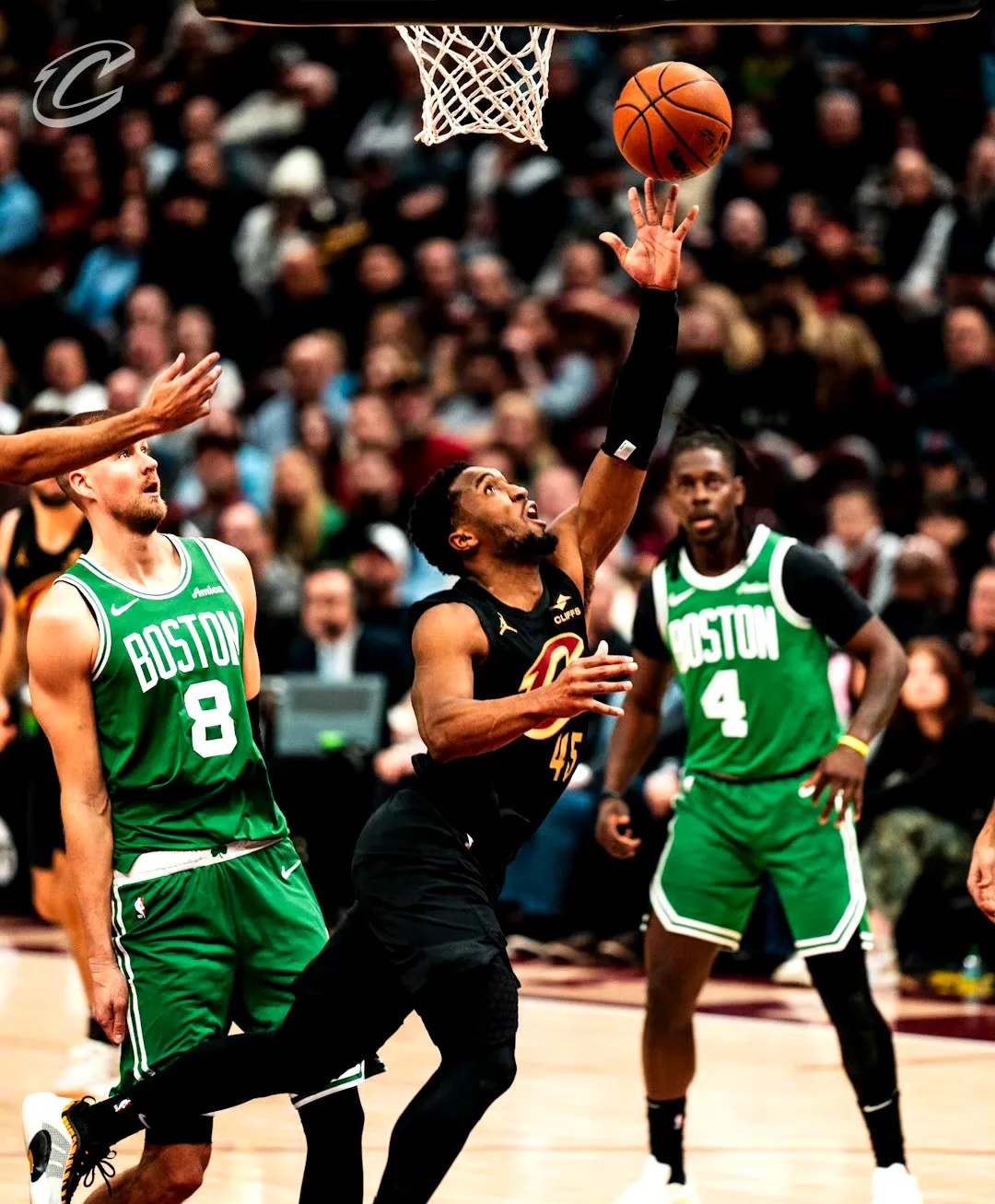 澳客视频-凯尔特人队众将讨论赛前策略,力争下场赢得胜利的简单介绍