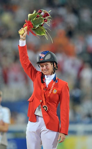 澳客教练-墨西哥选手在马术比赛中获得铜牌