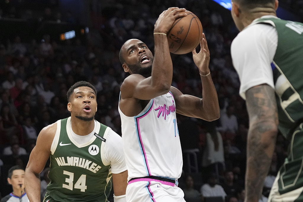 澳客app下载地址-雄鹿击败篮网,字母哥状态火热连续得分的简单介绍