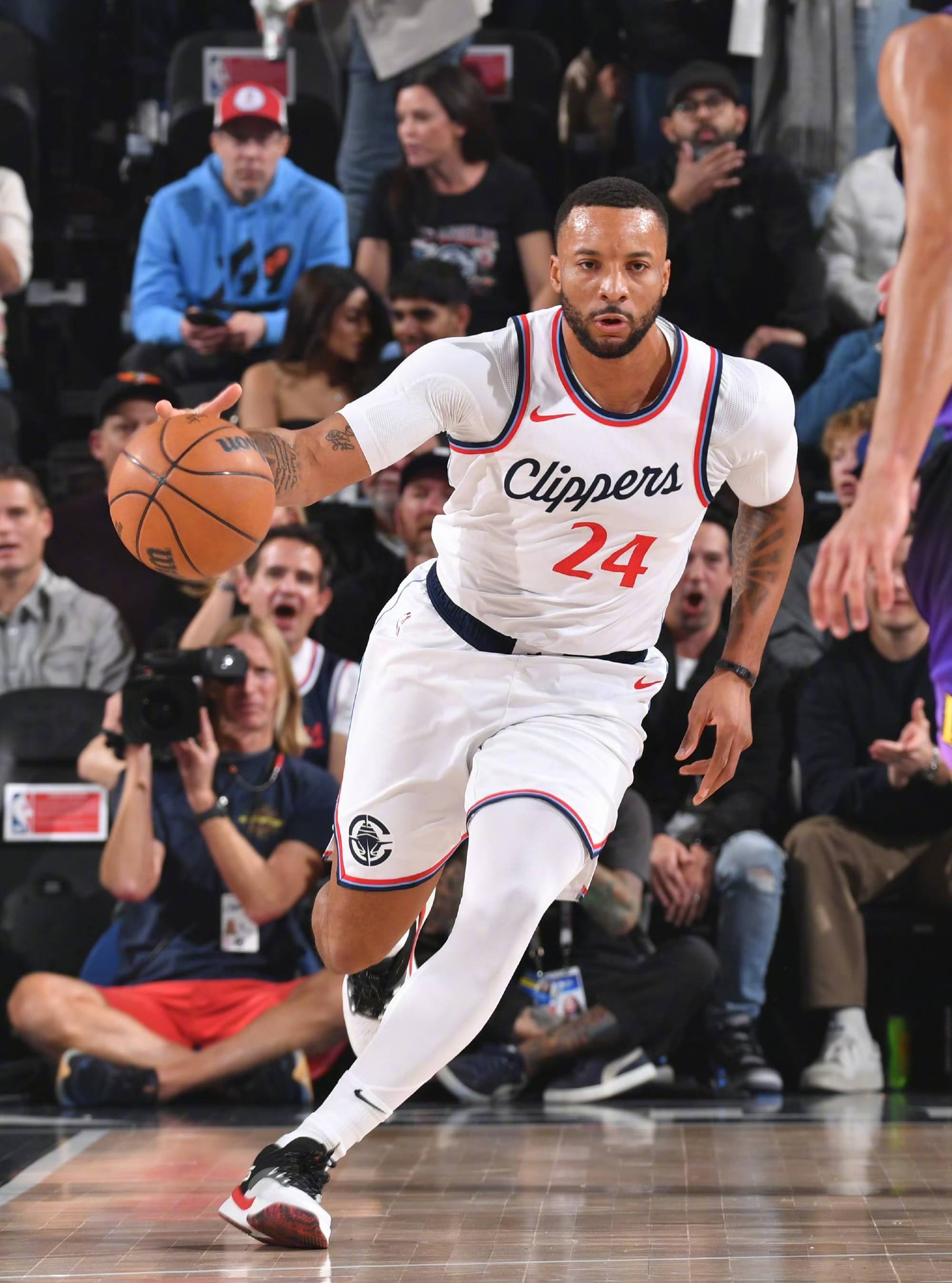 澳客网页版登录入口-包含快船主场大胜黄蜂,赢得三连胜的词条