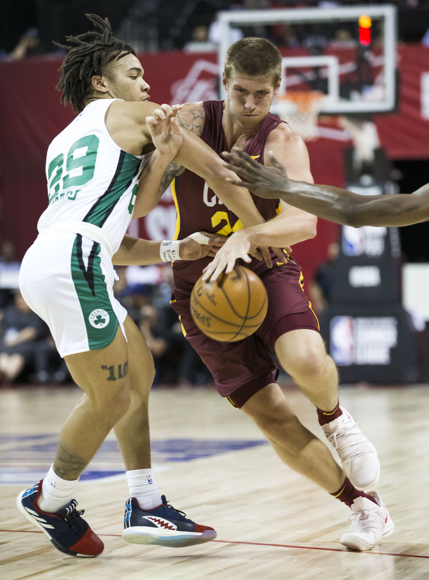 -关于骑士队球员家中自我训练秀大招的信息